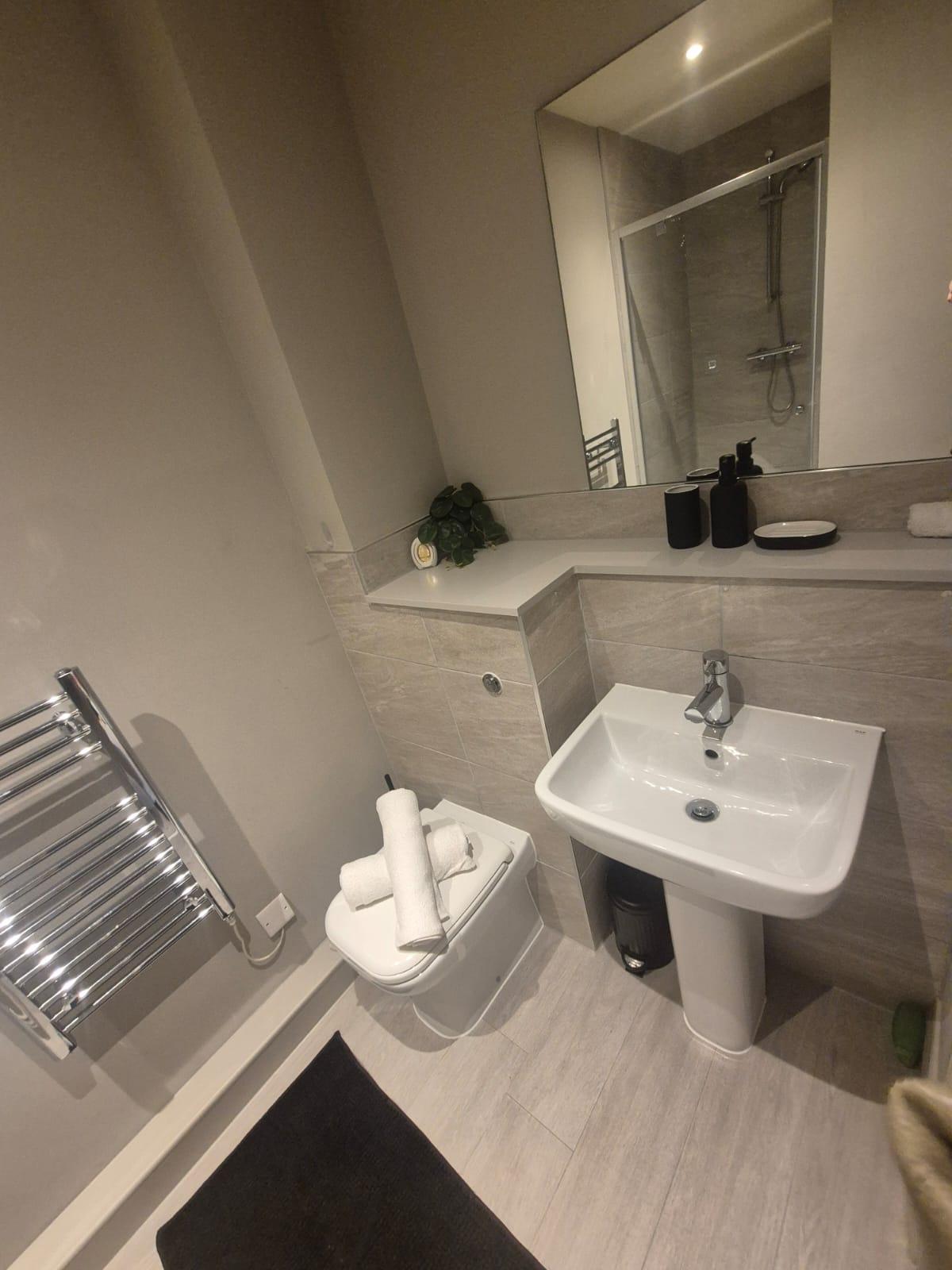 Comfy City Apartment6